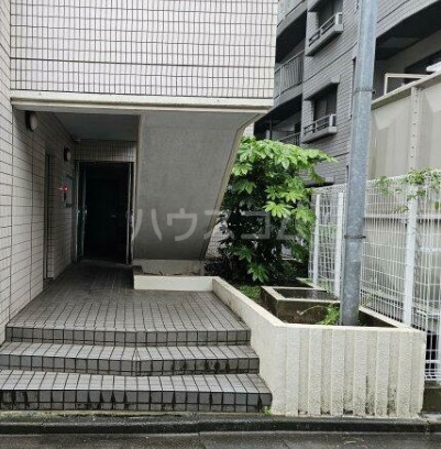 13/13 エントランス