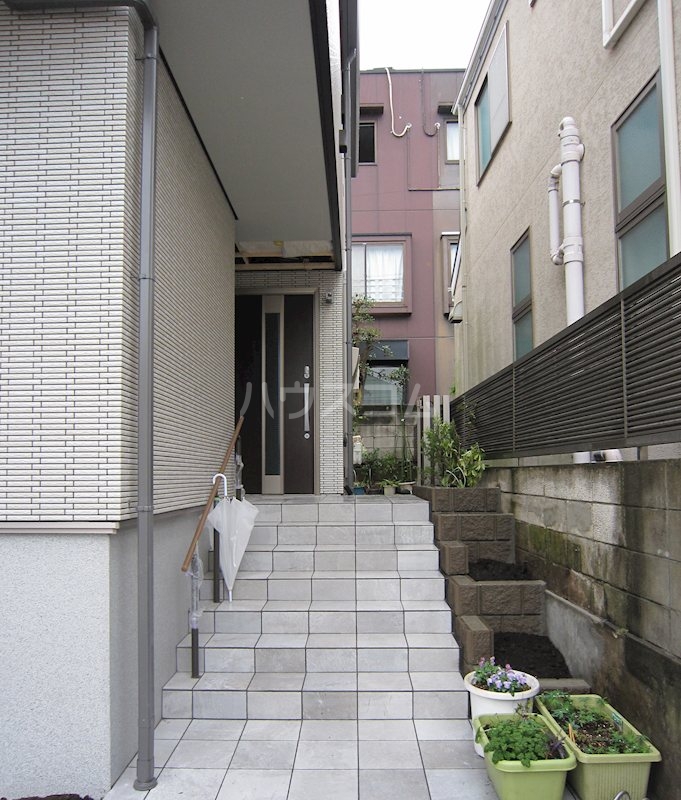 21/25 エントランス