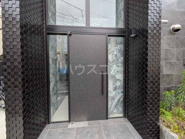 21/30 エントランス