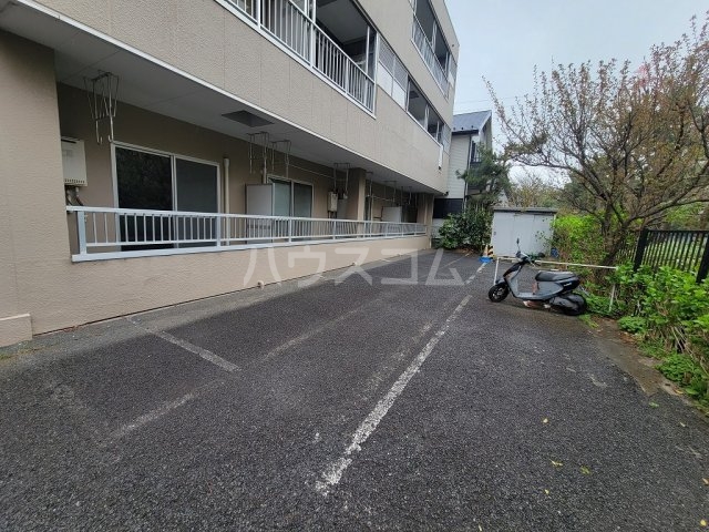 28/30 駐車場