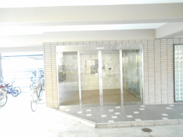 16/26 エントランス