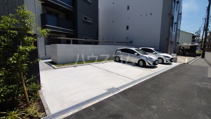 23/30 駐車場
