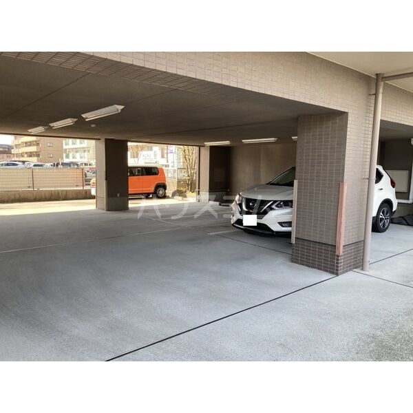 16/21 駐車場