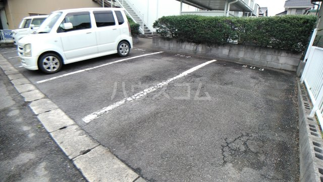 28/30 駐車場