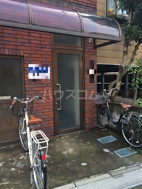 22/23 エントランス