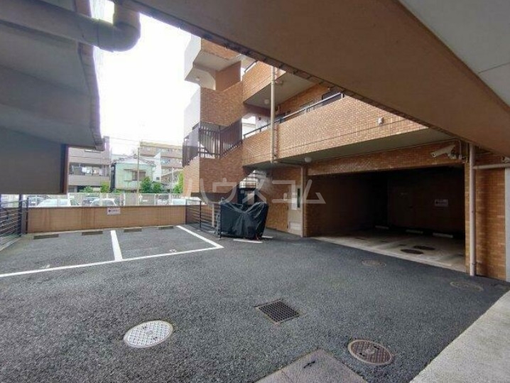 28/30 駐車場