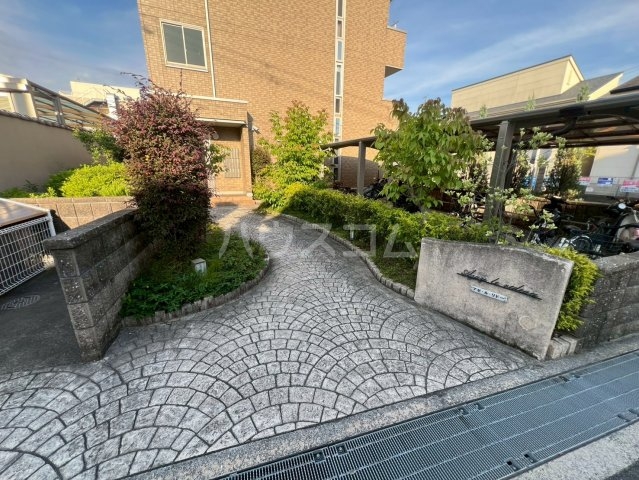 2/4 エントランス