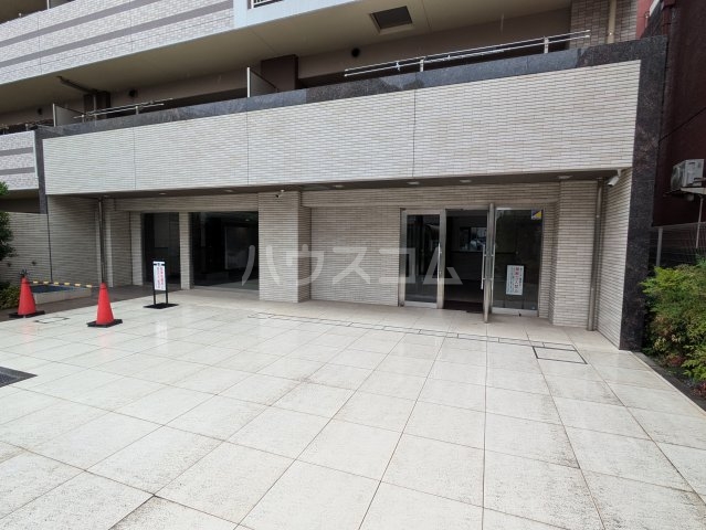 28/30 エントランス