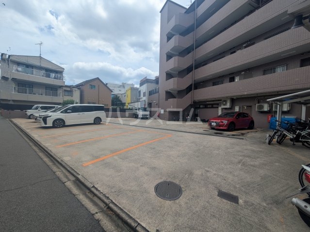 28/30 駐車場