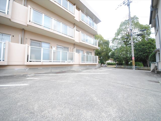 26/27 駐車場
