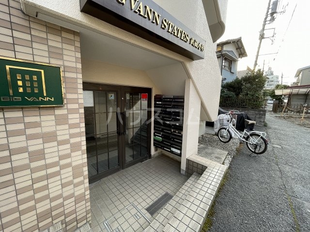 21/22 エントランス