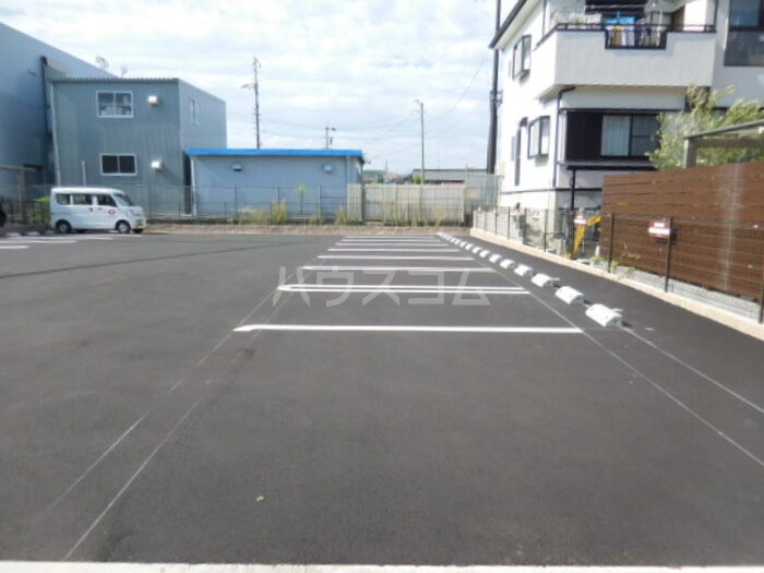 17/17 駐車場