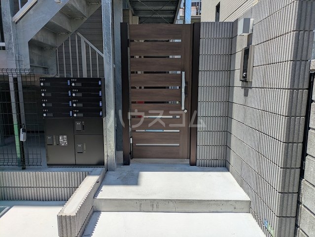 25/29 エントランス