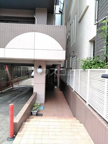 16/21 エントランス