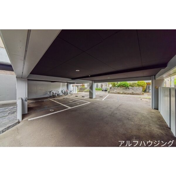 14/21 駐車場
