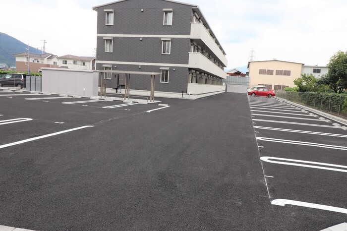 18/24 駐車場