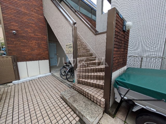 17/19 エントランス