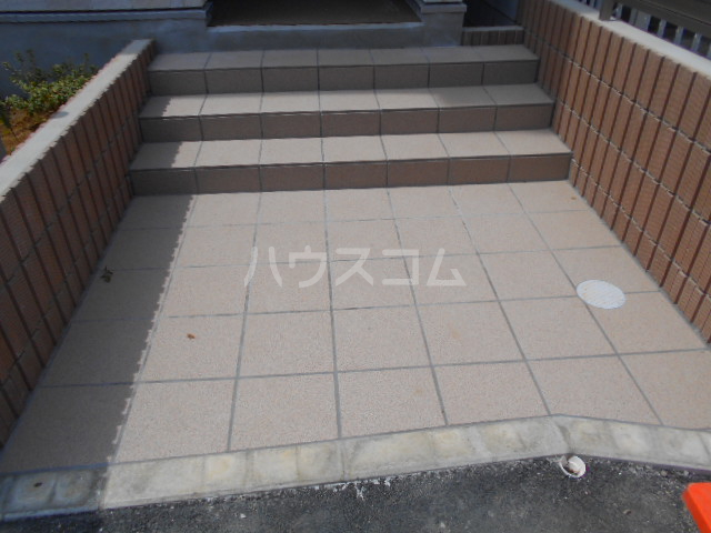 18/28 エントランス