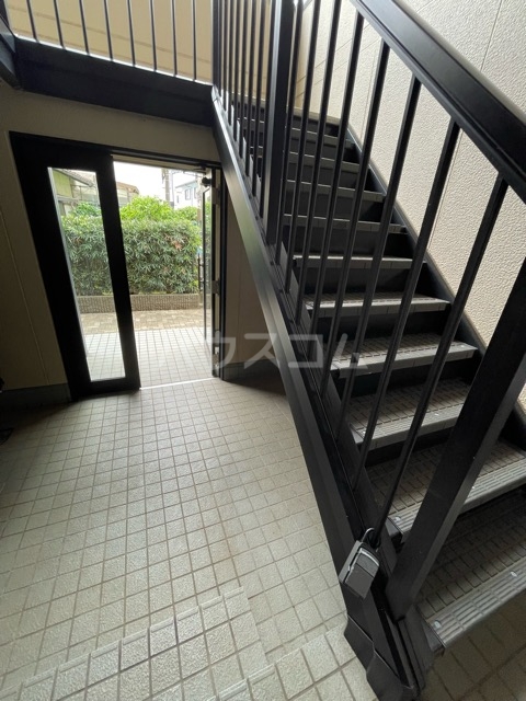 28/30 エントランス