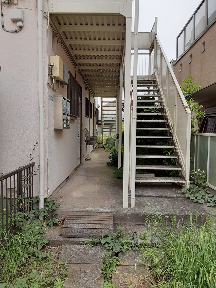 23/30 エントランス