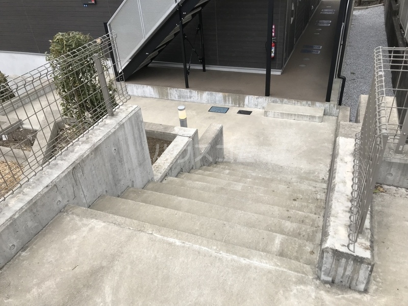 21/25 エントランス
