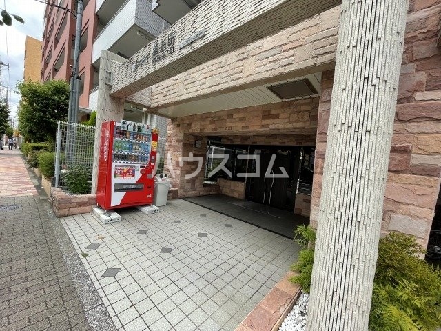 19/30 エントランス