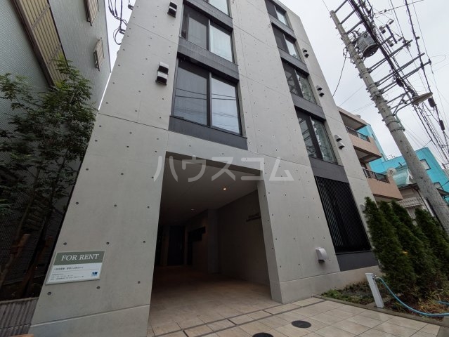 22/27 エントランス