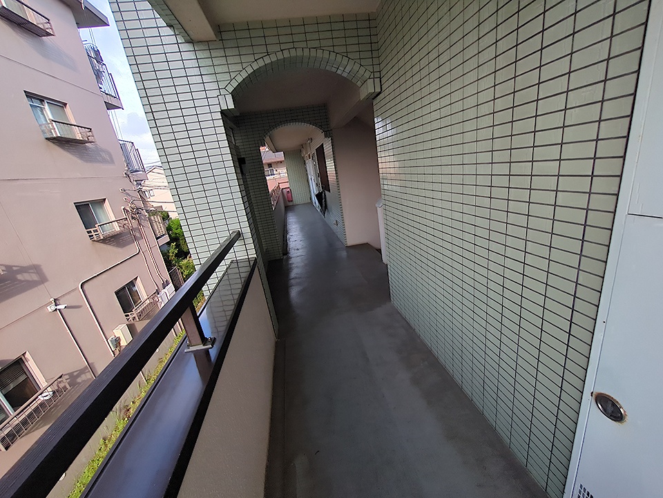 23/30 エントランス