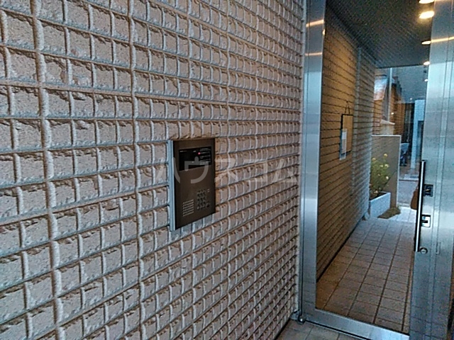 25/30 エントランス