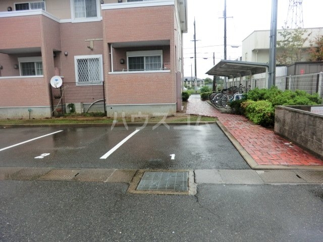18/21 駐車場