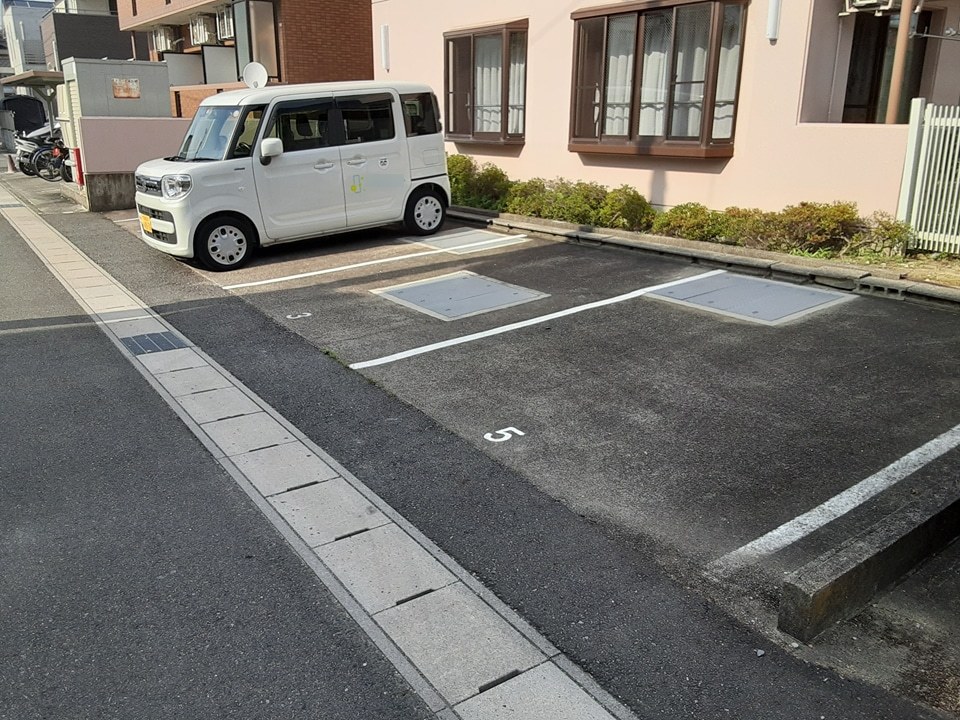 22/30 駐車場