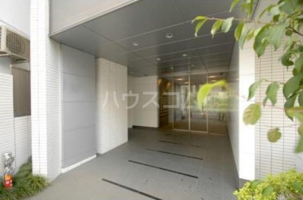 18/27 エントランス