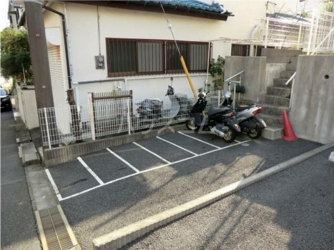 18/22 駐車場