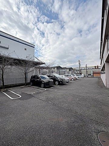 18/27 駐車場