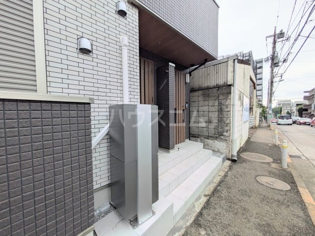21/30 エントランス