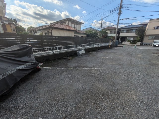 18/22 駐車場