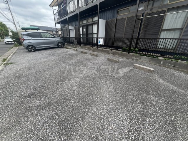 27/30 駐車場