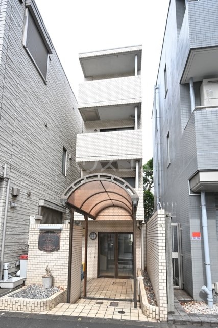 16/21 エントランス