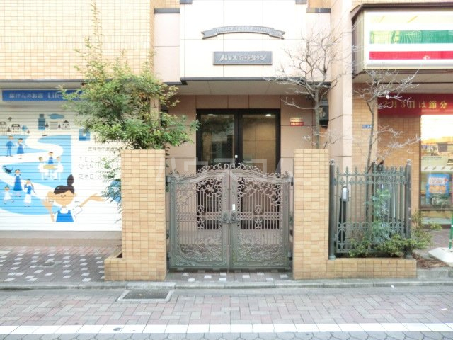 15/23 エントランス