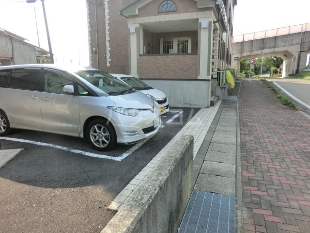 23/24 駐車場