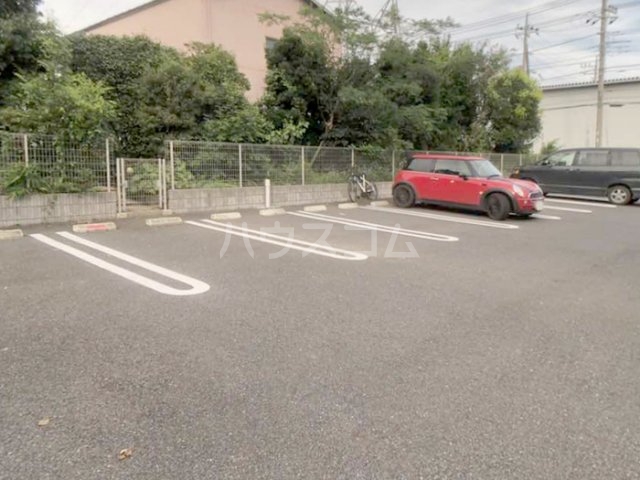 18/27 駐車場