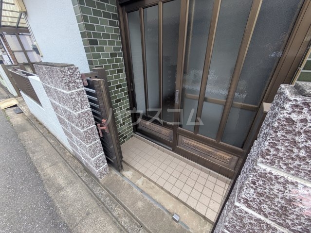 23/30 エントランス