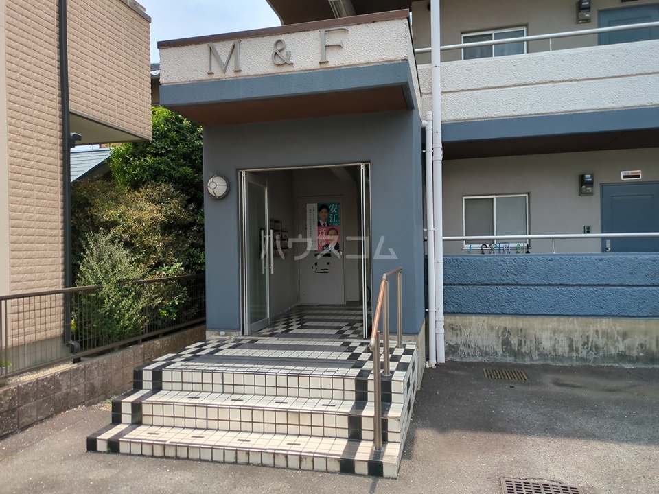 20/29 エントランス