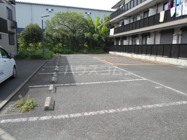 18/21 駐車場