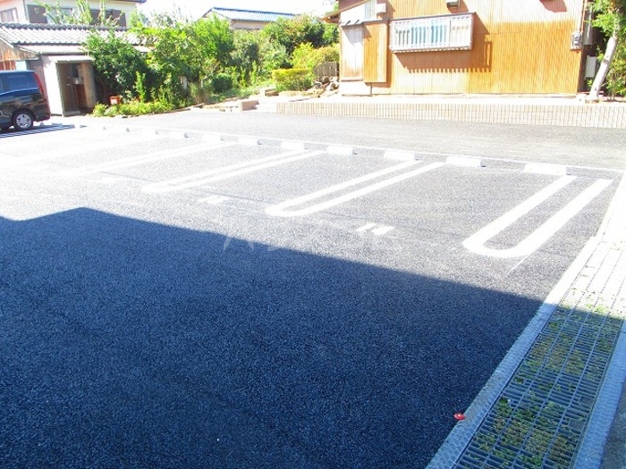 2/3 駐車場