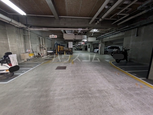 22/30 駐車場