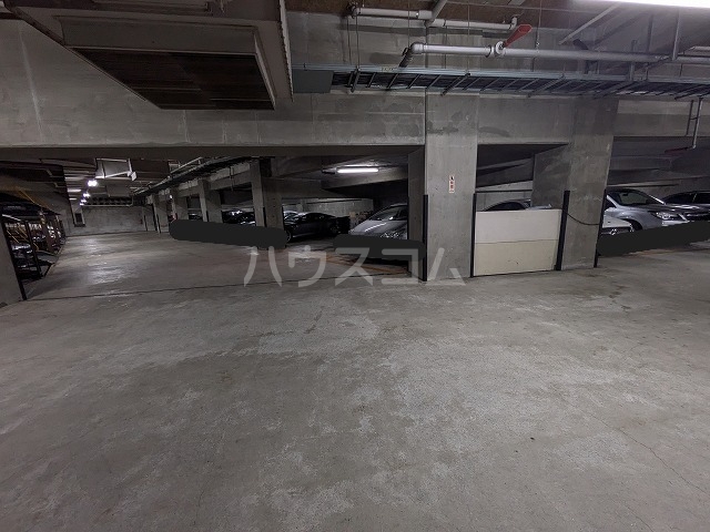 23/30 駐車場