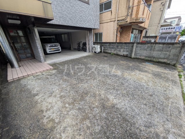 17/30 駐車場