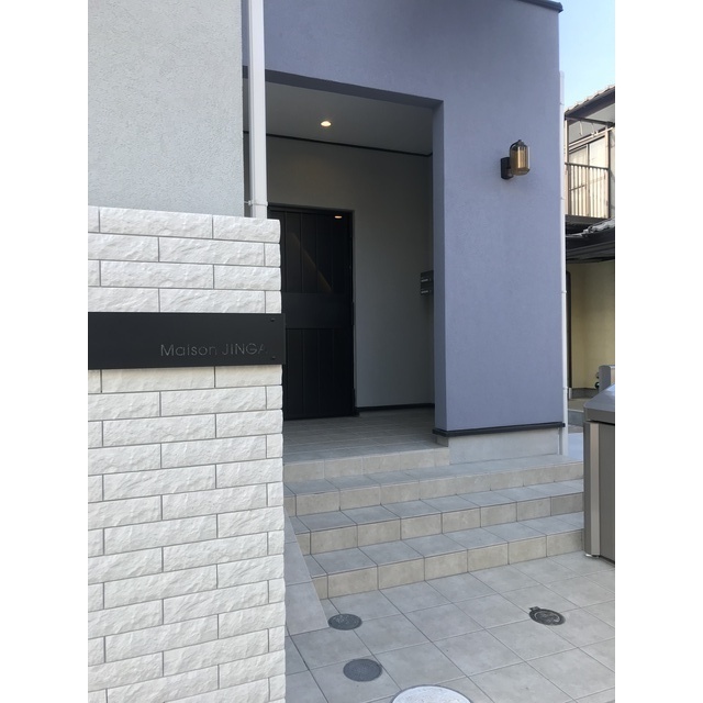 13/18 エントランス