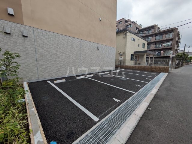 28/30 駐車場
